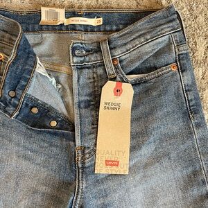 Levi’s Wedgie High Rise  24